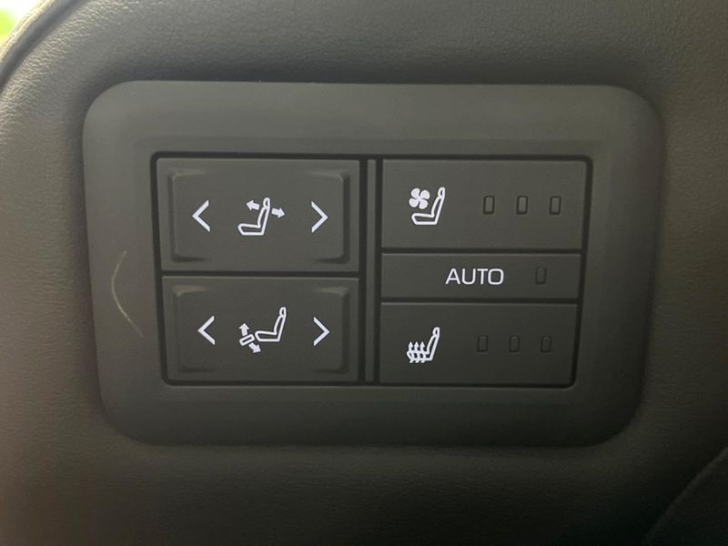 2024 Toyota Alphard Hybrid 6AA-AAHH40W (UW-6a126b3c8ebb4)[10]