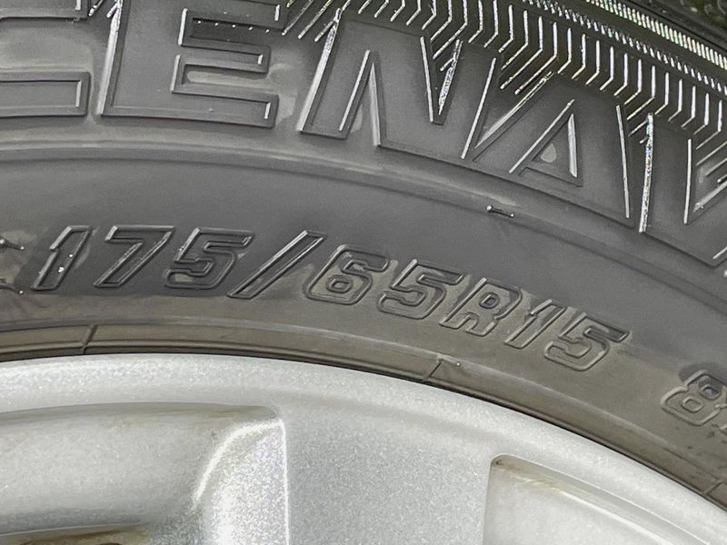 2015 Toyota Aqua DAA-NHP10 (UW-6a126cd9c811c)[5]