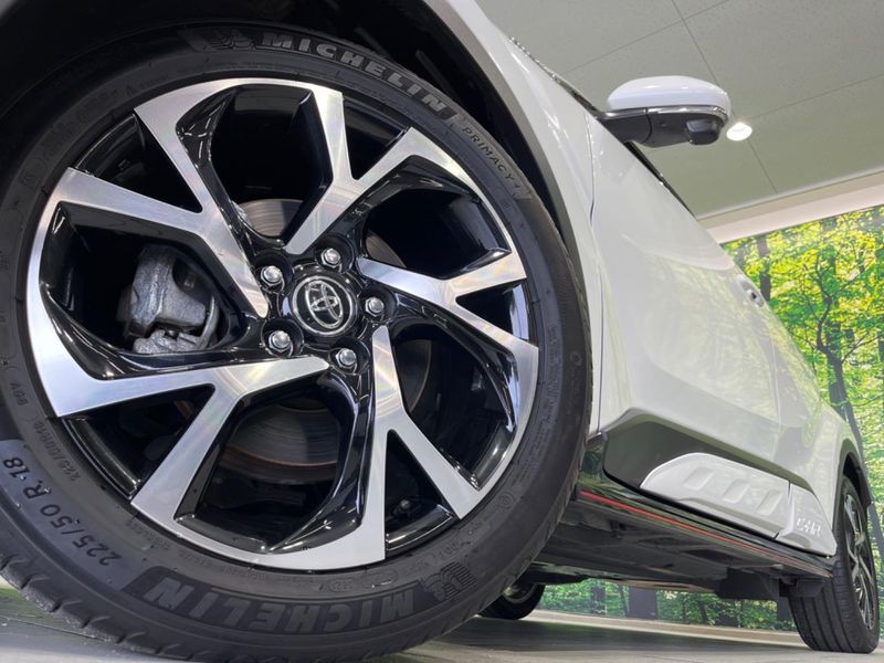 2017 Toyota C-HR DAA-ZYX10 (UW-6a126d652463e)[14]