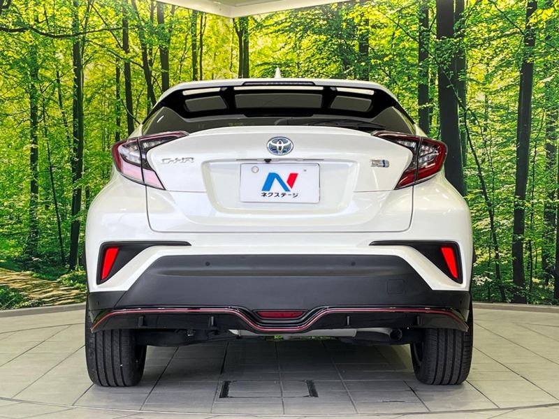 2017 Toyota C-HR DAA-ZYX10 (UW-6a126d652463e)[21]