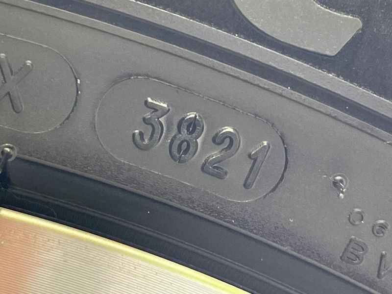 2017 Toyota C-HR DAA-ZYX10 (UW-6a126d652463e)[11]