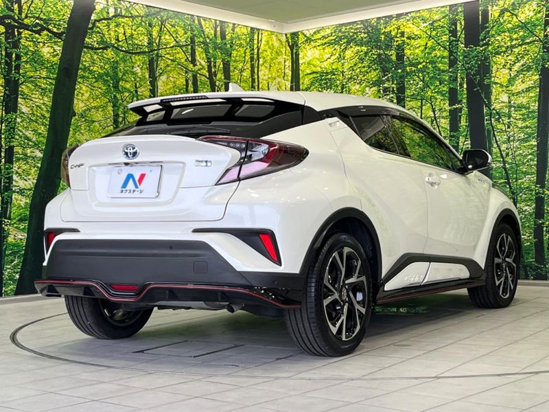 2017 Toyota C-HR DAA-ZYX10 (UW-6a126d652463e)[20]