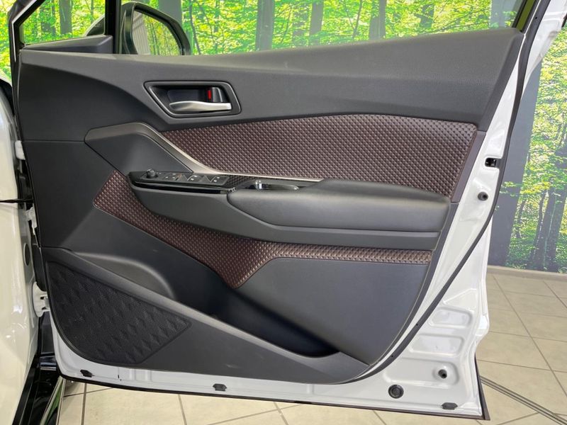 2017 Toyota C-HR DAA-ZYX10 (UW-6a126d652463e)[28]