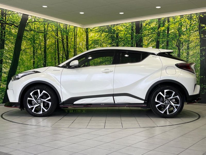 2017 Toyota C-HR DAA-ZYX10 (UW-6a126d652463e)[23]