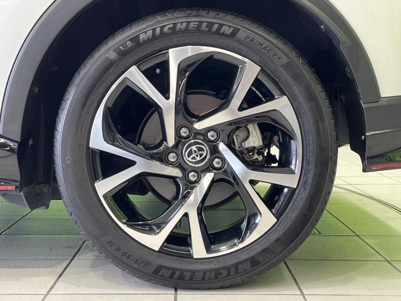 2017 Toyota C-HR DAA-ZYX10 (UW-6a126d652463e)[13]