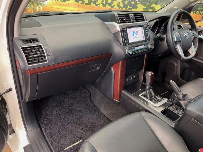 2015 Toyota Land Cruiser Prado LDA-GDJ150W (UW-6a150e948b452)[28]