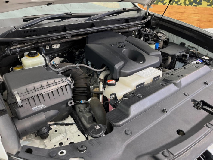 2016 Toyota Land Cruiser Prado LDA-GDJ150W (UW-6a150e94a6a26)[17]