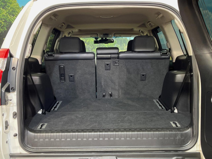 2016 Toyota Land Cruiser Prado LDA-GDJ150W (UW-6a150e94a6a26)[8]