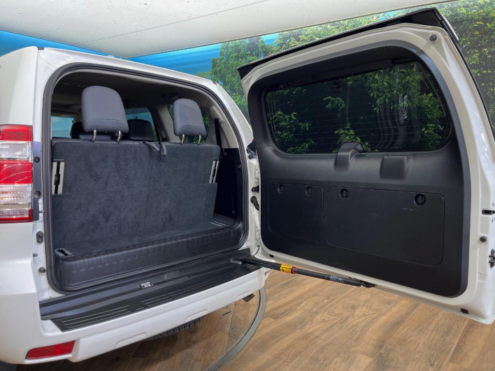 2016 Toyota Land Cruiser Prado LDA-GDJ150W (UW-6a150e94a6a26)[4]