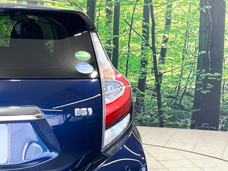 2019 Toyota Aqua DAA-NHP10 (UW-6a150fb548019)[15]