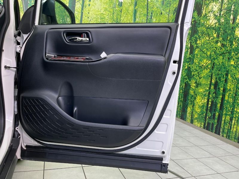 2021 Toyota Voxy 6AA-ZWR80W (UW-6a15103784b62)[18]