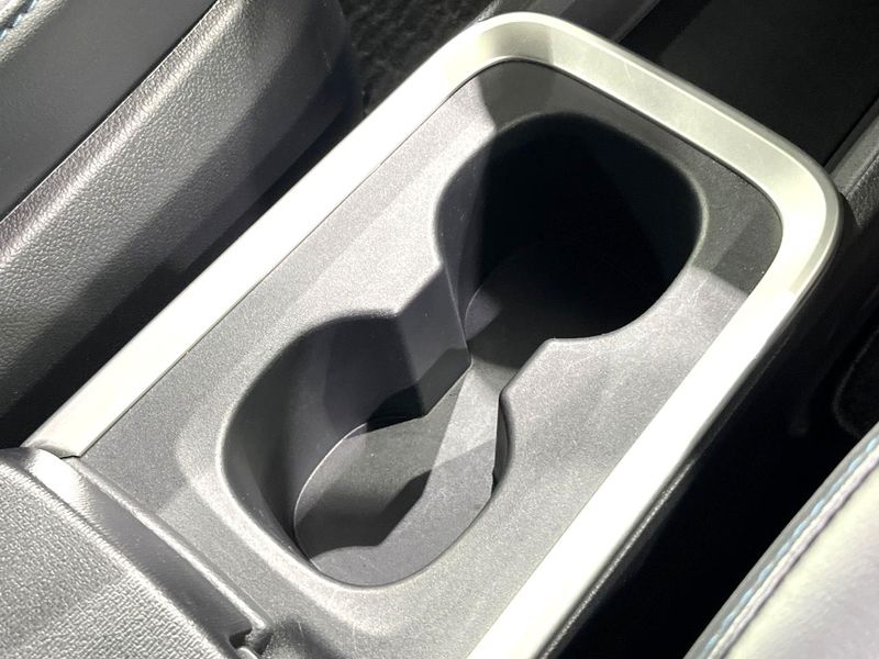2023 Toyota Voxy 6AA-ZWR95W (UW-6a1661a3808f1)[18]