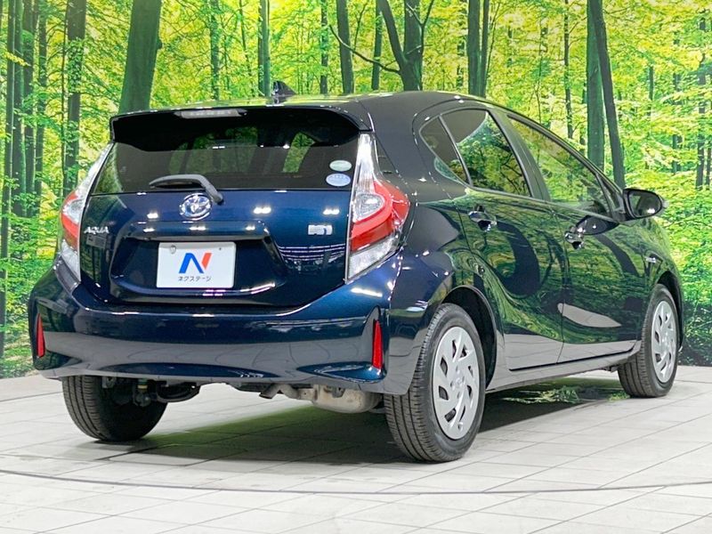 2017 Toyota Aqua DAA-NHP10 (UW-6a17b2deaee2c)[10]