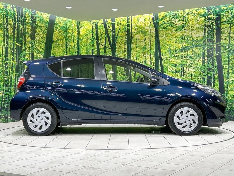 2017 Toyota Aqua DAA-NHP10 (UW-6a17b2deaee2c)[9]