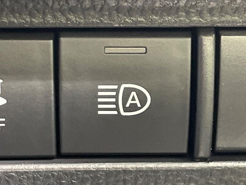 2023 Toyota Harrier Hybrid 6AA-AXUH80 (UW-6a190328215ad)[19]