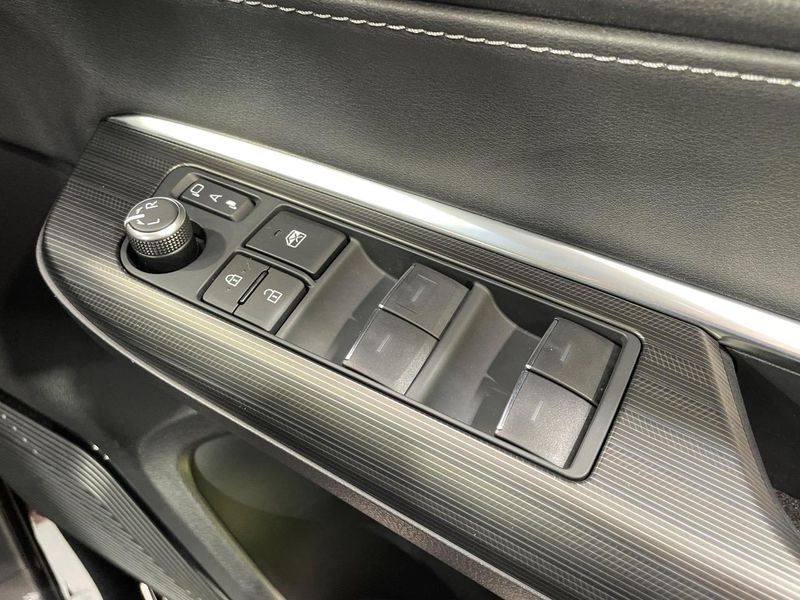 2023 Toyota Harrier Hybrid 6AA-AXUH80 (UW-6a190328215ad)[24]