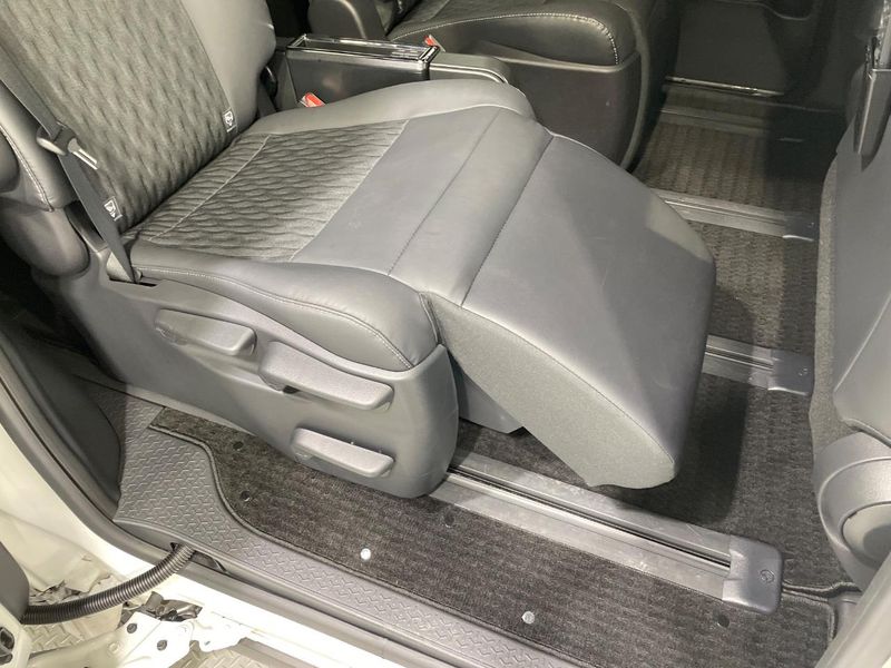 2023 Toyota Noah 6BA-MZRA90W (UW-6a1904a66b1a7)[27]