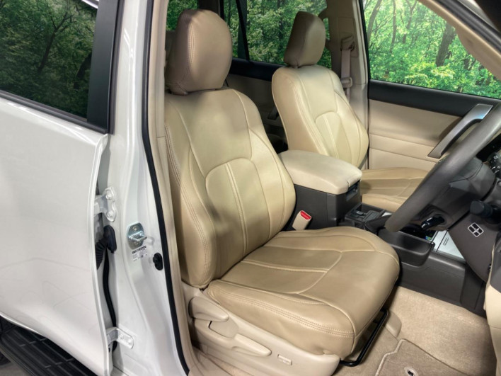 2017 Toyota Land Cruiser Prado CBA-TRJ150W (UW-6a1904ee5868f)[26]