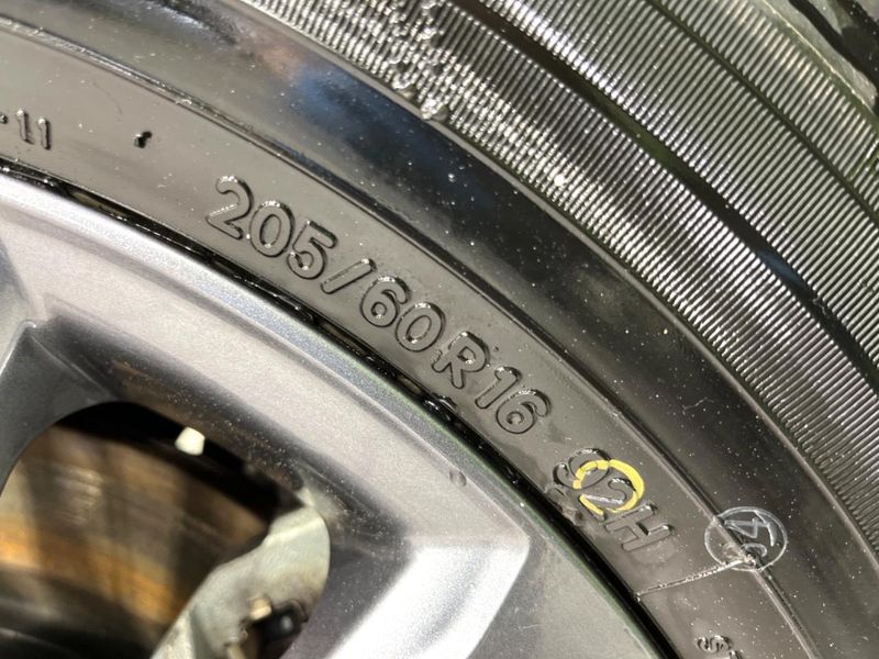 2025 Toyota Voxy 6AA-ZWR95W (UW-6a19055787c6f)[10]