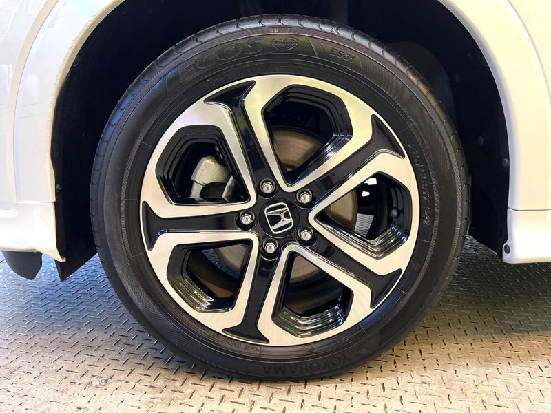2015 Honda Vezel DAA-RU3 (UW-6a1ba734a5446)[29]