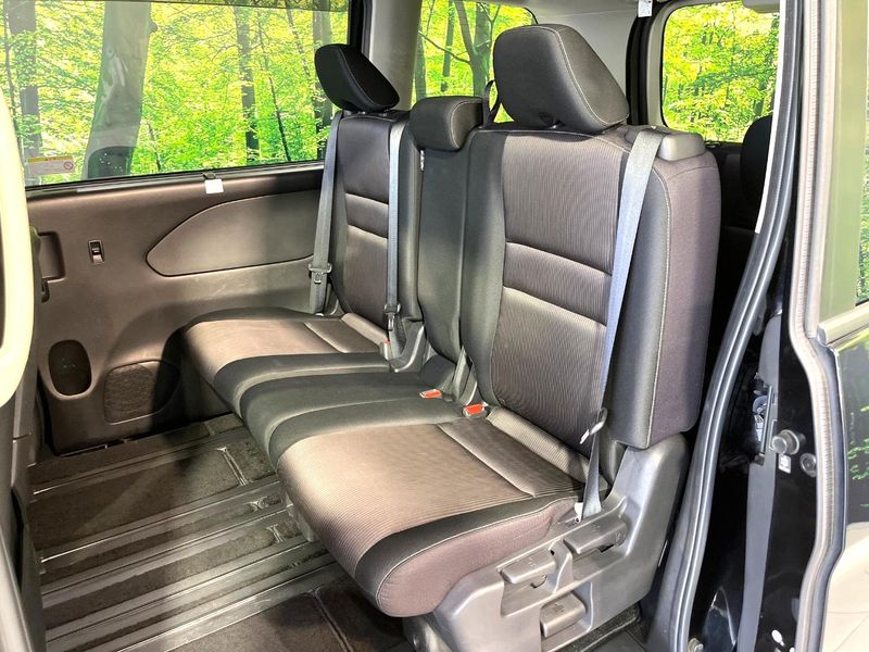 2016 Nissan Serena DAA-GFC27 (UW-6a1e48f454e90)[26]