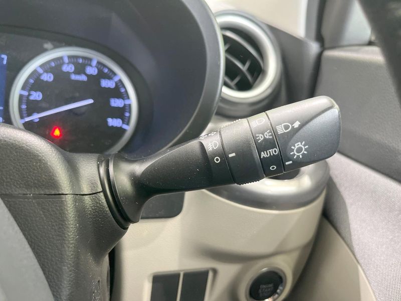 2016 Daihatsu Cast DBA-LA250S (UW-6a1e4972e84d1)[21]
