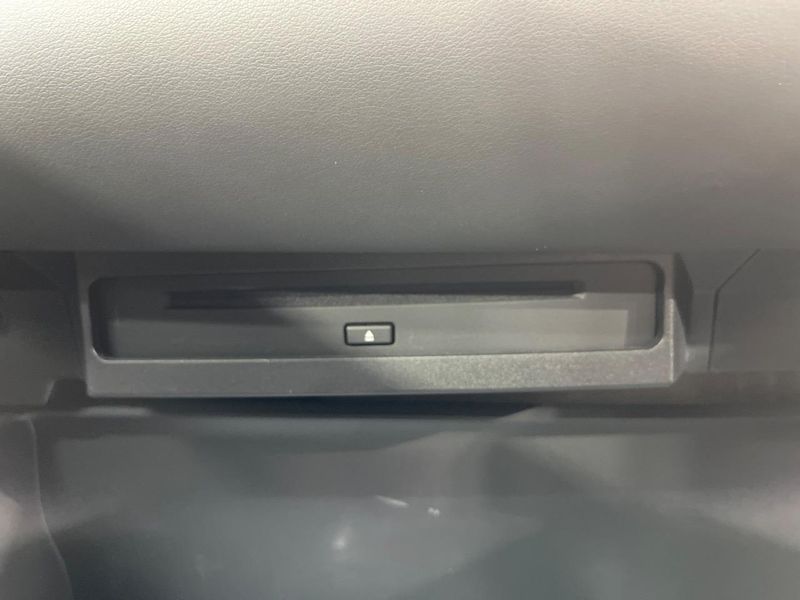 2023 Toyota Voxy 6BA-MZRA90W (UW-6a1e4a03d8b0d)[29]