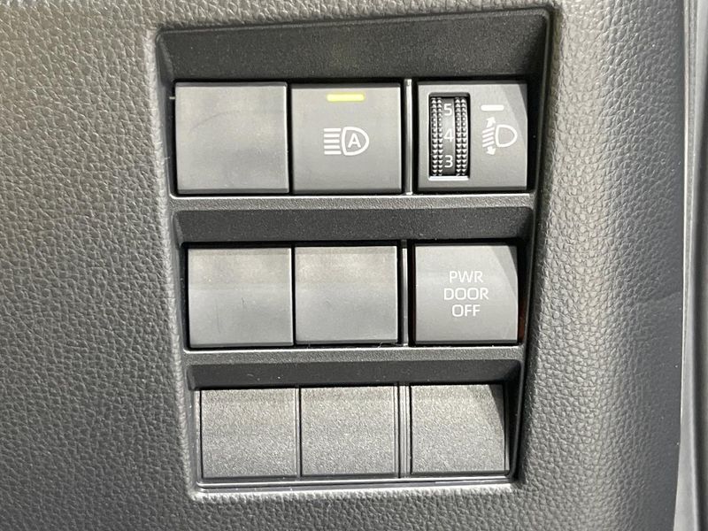 2023 Toyota Voxy 6BA-MZRA90W (UW-6a1e4a03d8b0d)[17]