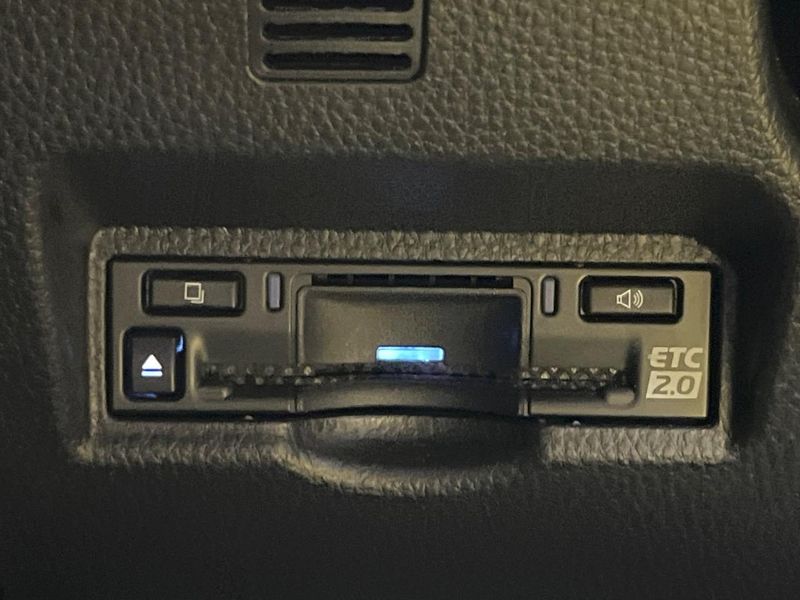 2023 Toyota Voxy 6BA-MZRA90W (UW-6a1e4a03d8b0d)[18]