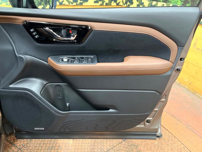 2025 Subaru Forester 5AA-SLG (UW-6a1e4a48e931e)[28]