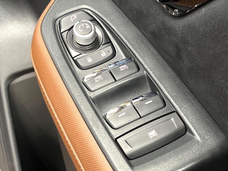 2025 Subaru Forester 5AA-SLG (UW-6a1e4a48e931e)[26]