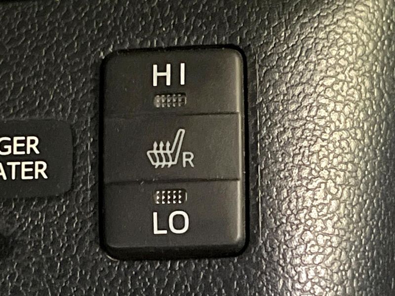 2017 Toyota Prius DAA-ZVW50 (UW-6a1e4a9973a9a)[16]
