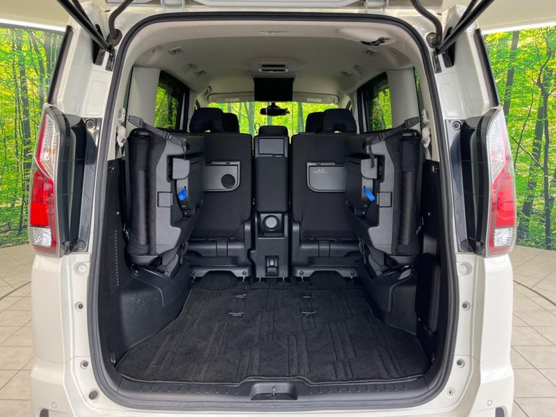 2017 Nissan Serena DAA-GFC27 (UW-6a1f9a782976d)[18]