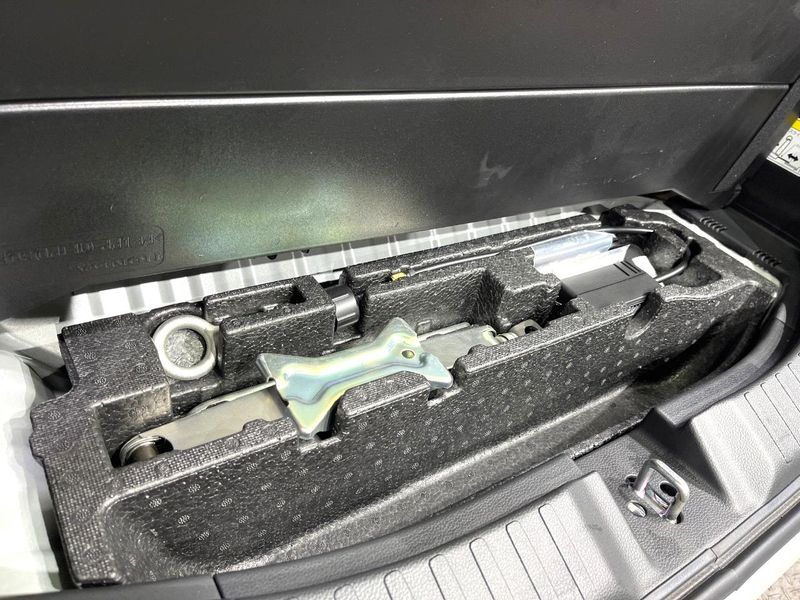 2021 Honda N-BOX CUSTOM 6BA-JF3 (UW-6a1f9abe90a4f)[27]