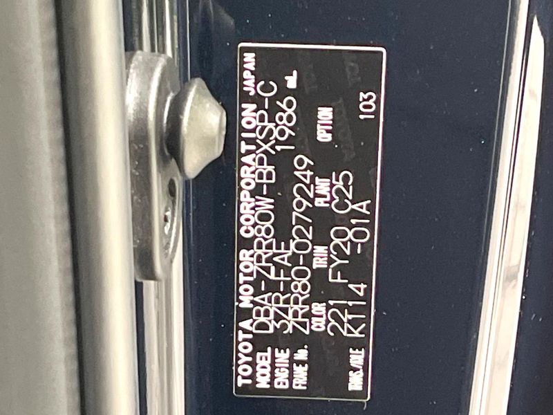 2016 Toyota Voxy DBA-ZRR80W (UW-6a1f9bedb4a4a)[1]