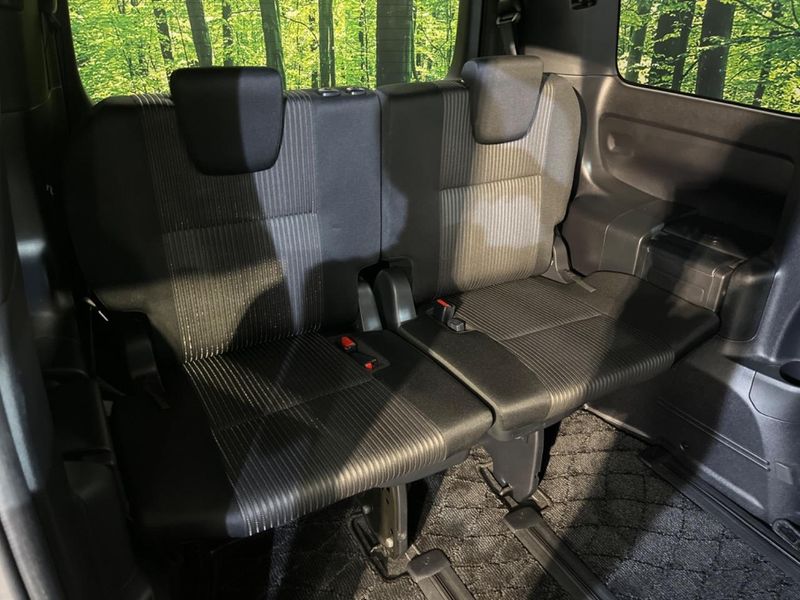 2017 Toyota Voxy DBA-ZRR80W (UW-6a1f9befba9d6)[14]