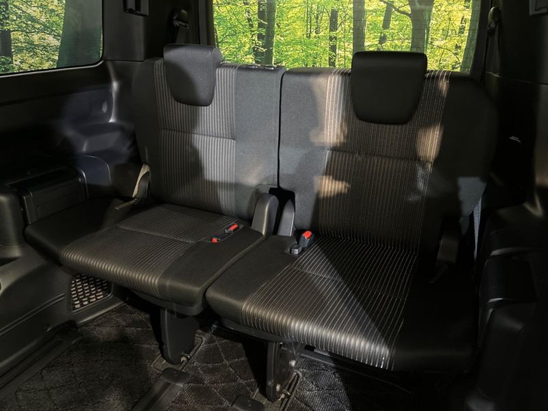 2017 Toyota Voxy DBA-ZRR80W (UW-6a1f9befba9d6)[15]