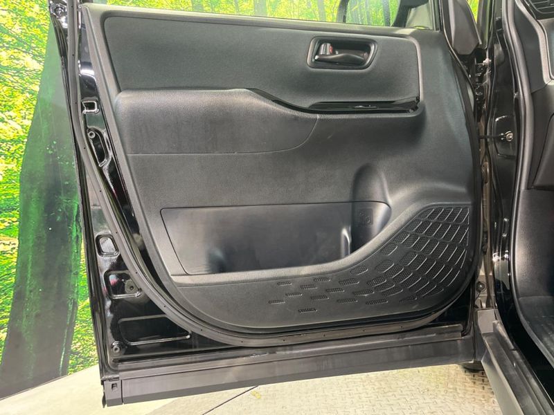 2017 Toyota Voxy DBA-ZRR80W (UW-6a1f9befba9d6)[18]