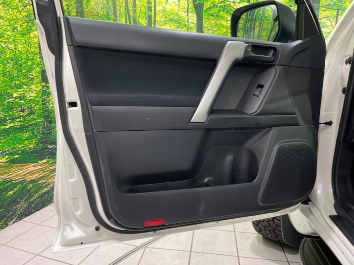 2017 Toyota Land Cruiser Prado CBA-TRJ150W (UW-6a20ed809c8cf)[27]