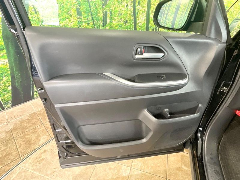2022 Toyota Voxy 6AA-ZWR90W (UW-6a20edd53e4b2)[26]