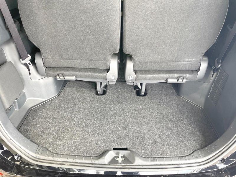 2022 Toyota Voxy 6AA-ZWR90W (UW-6a20edd53e4b2)[23]