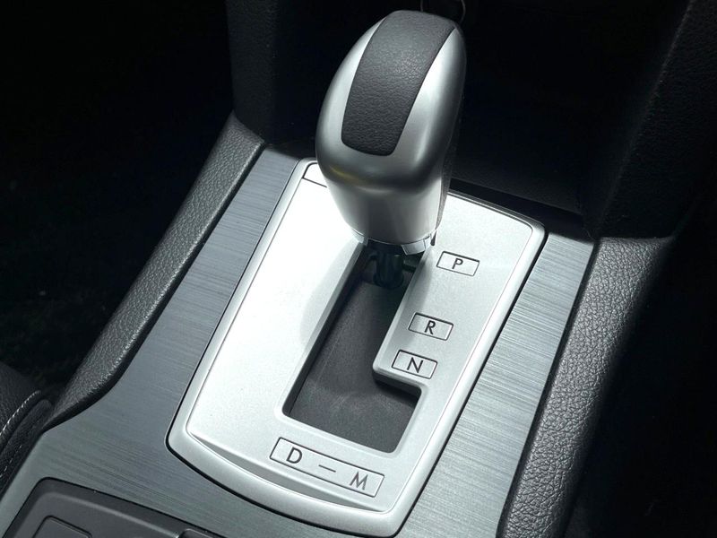 2014 Subaru Legacy B4 DBA-BMM (UW-6a223de5e3b8b)[28]