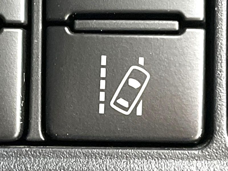 2018 Toyota Voxy DBA-ZRR80W (UW-6a223fc1083d3)[12]