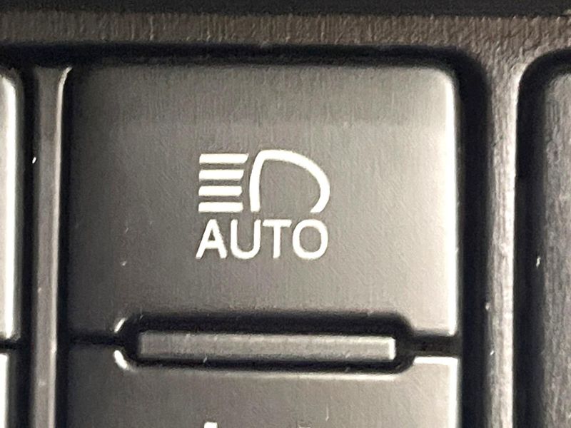 2018 Toyota Voxy DBA-ZRR80W (UW-6a223fc1083d3)[11]