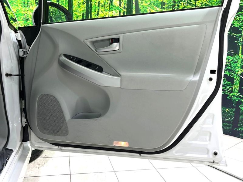 2014 Toyota Prius DAA-ZVW30 (UW-6a223fd36ff7c)[15]