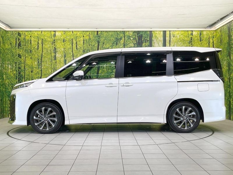 2023 Toyota Voxy 6AA-ZWR90W (UW-6a223fe7a5692)[11]