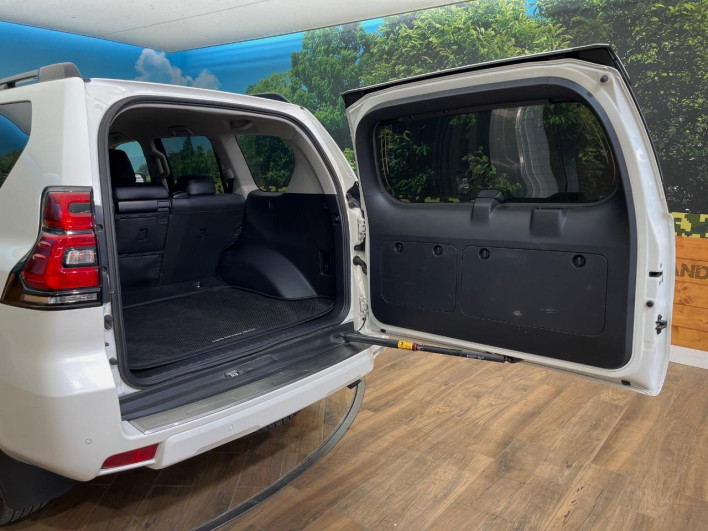 2019 Toyota Land Cruiser Prado LDA-GDJ150W (UW-6a238f585eefc)[8]
