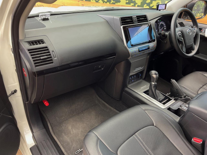 2019 Toyota Land Cruiser Prado LDA-GDJ150W (UW-6a238f585eefc)[27]