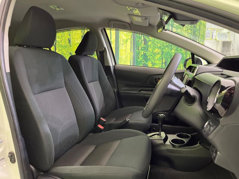 2018 Toyota Aqua DAA-NHP10 (UW-6a23909188c3c)[23]
