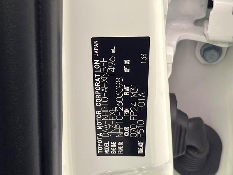 2018 Toyota Aqua DAA-NHP10 (UW-6a23909188c3c)[1]